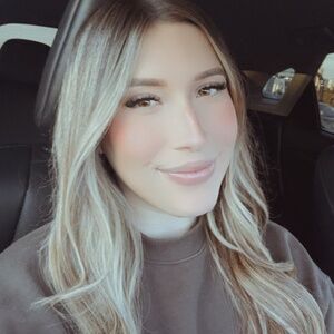 Meet your Posher, Caroline